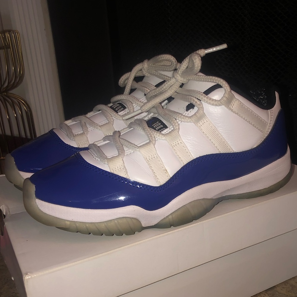 Jordans Retro 11s